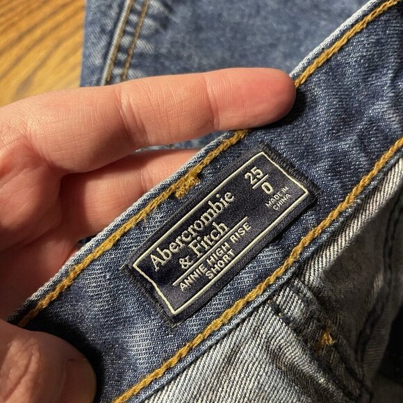 Abercrombie & Fitch Women 25/0 Denim Pleated Cuffed Annie High Rise Jean Short - Picture 7 of 7